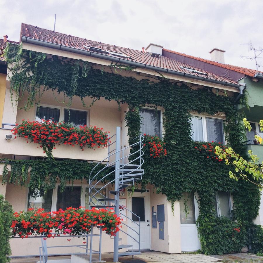 Pension Crhan Mikulov Exterior photo